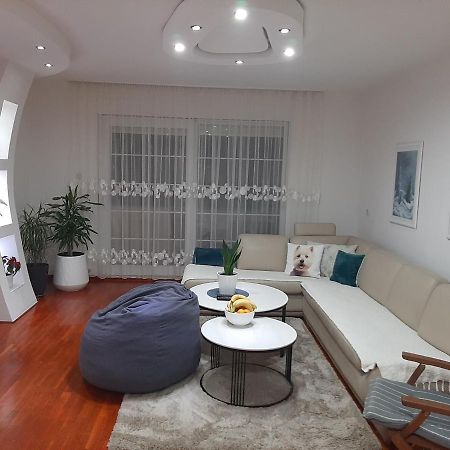 Guest House No 13 โมสตาร์ ภายนอก รูปภาพ