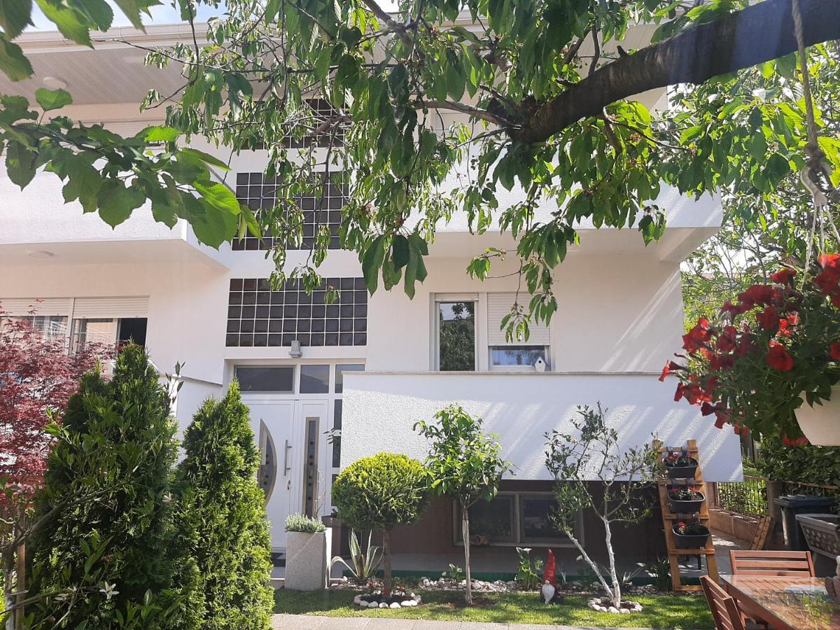 Guest House No 13 โมสตาร์ ภายนอก รูปภาพ