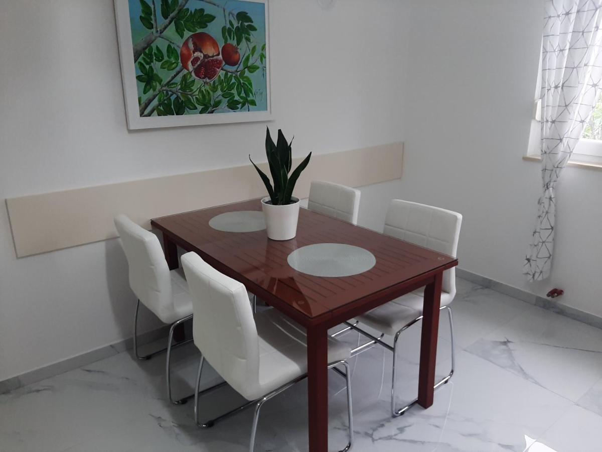 Guest House No 13 โมสตาร์ ภายนอก รูปภาพ